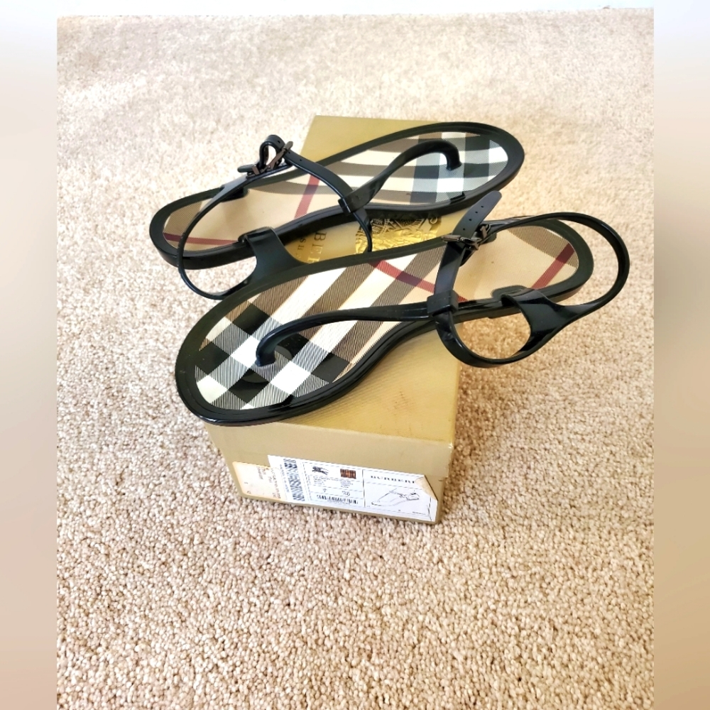 Burberry Jelly Thong Sandals